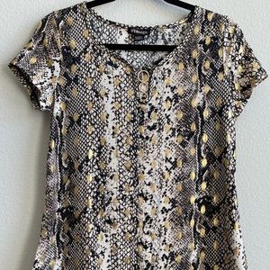 New short sleeve with 3 ring hardware top with leopard print